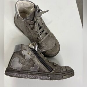 Primigi Gray High-Top Sneakers with Heart Accents, euro size 25